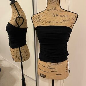 ReoRia Black Strapless Crop Top